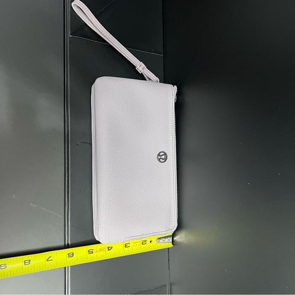 Lululemon Double Up Pouch/Wallet-Levander w/ metal logo medallion - Picture 13 of 13